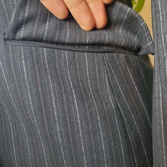 BCBG MaxAzria | Pinstripe Collared Single Breasted Contoured Blazer Jacket (S) - Picture 5 of 12